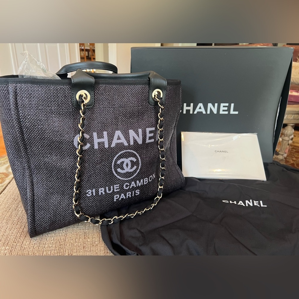 AUTHENTIC CHANEL TOTE/SHOPPING BAG
